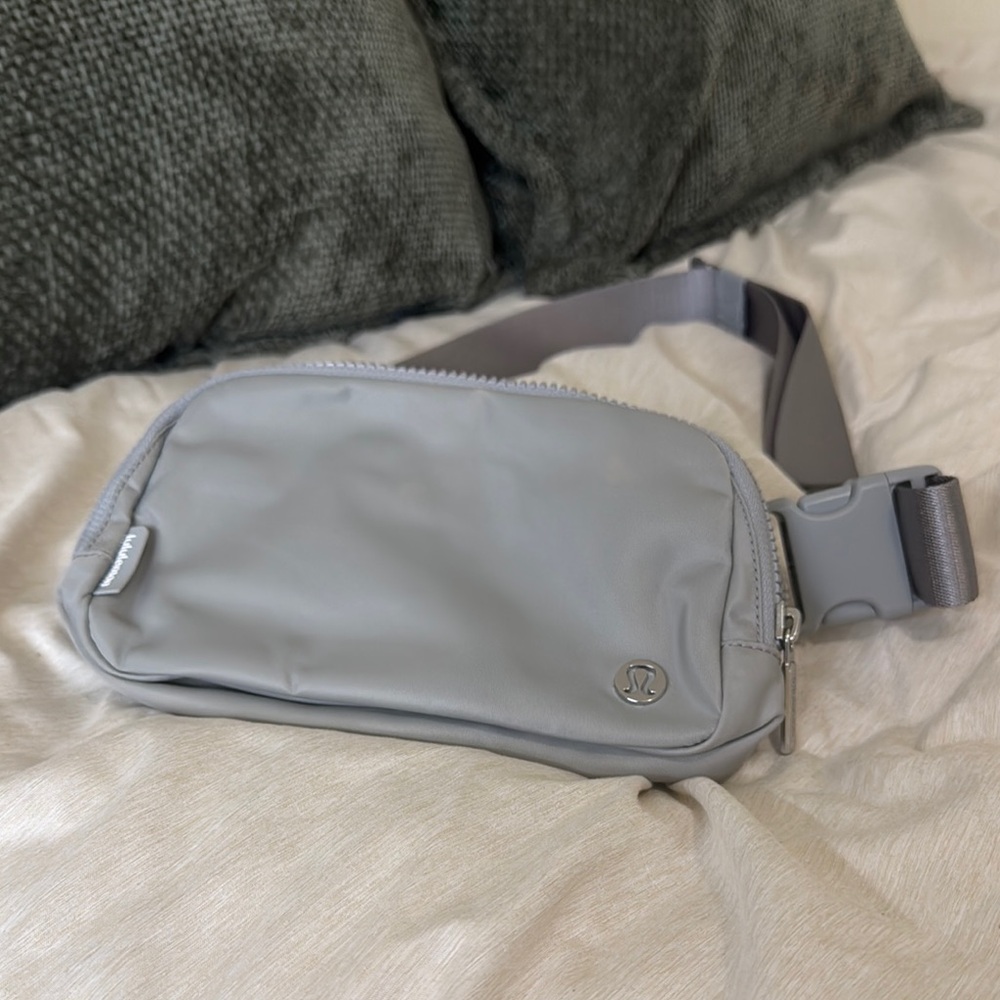 Lululemon Everywhere Belt Bag 1L - Gray